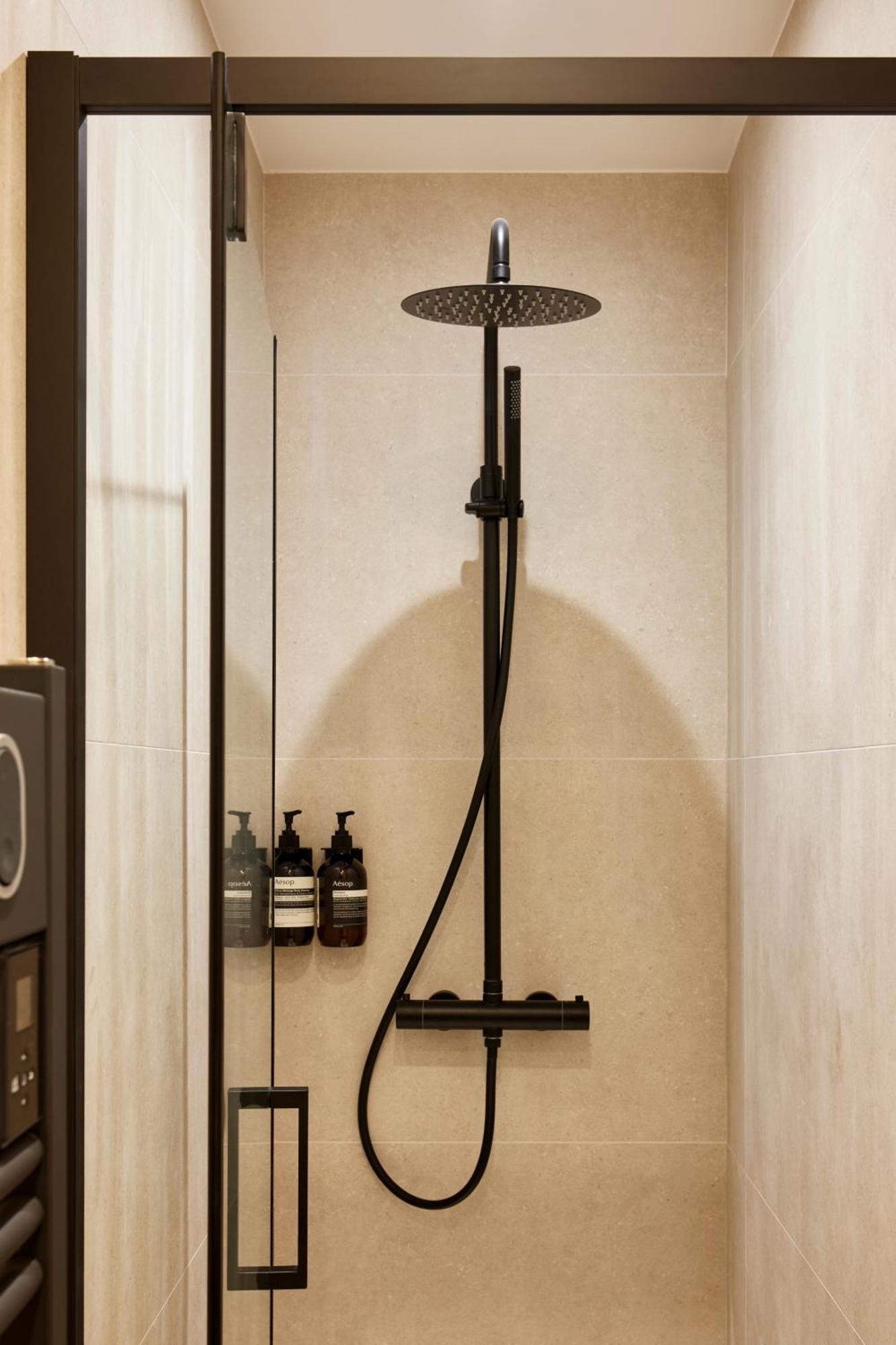 Stylish 2Br & 2Ba With Private Terrace Apartment ปารีส ภายนอก รูปภาพ